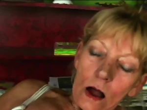 GILF milking after a long time bottomless gulf fellating